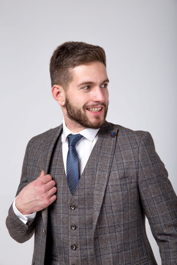 Мужской костюм тройка бежево-коричневого цвета Sezzar.by