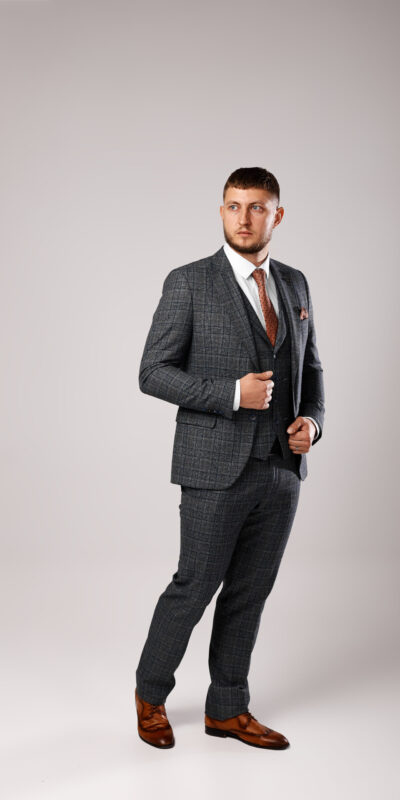 Мужской костюм тройка серый в синюю клетку Sezzar.by