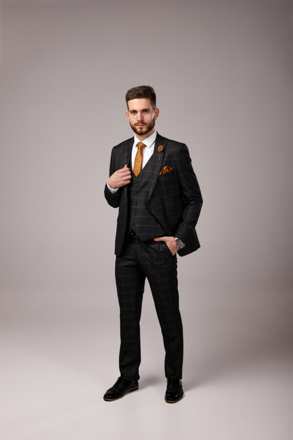 Костюм тройка тёмно-серый в клетку Sezzar.by